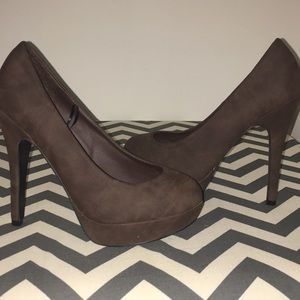Dark brown leather like heels